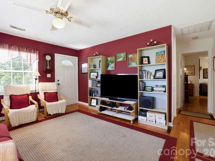 658 Enka Lake Road, Candler, NC 28715.  MLS# CAR4395073, YatesRealty ID 31676. 