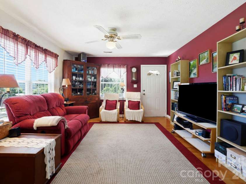 658 Enka Lake Road, Candler, NC 28715.  MLS# CAR4395073, YatesRealty ID 31676. 