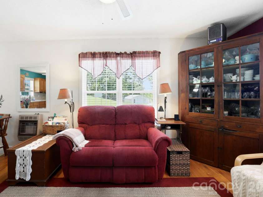 658 Enka Lake Road, Candler, NC 28715.  MLS# CAR4395073, YatesRealty ID 31676. 