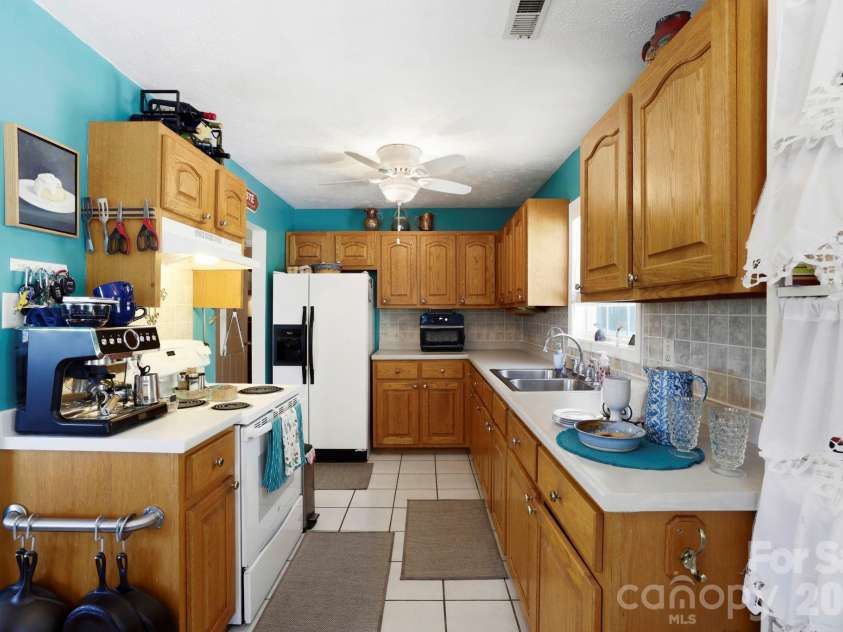 658 Enka Lake Road, Candler, NC 28715.  MLS# CAR4395073, YatesRealty ID 31676. 