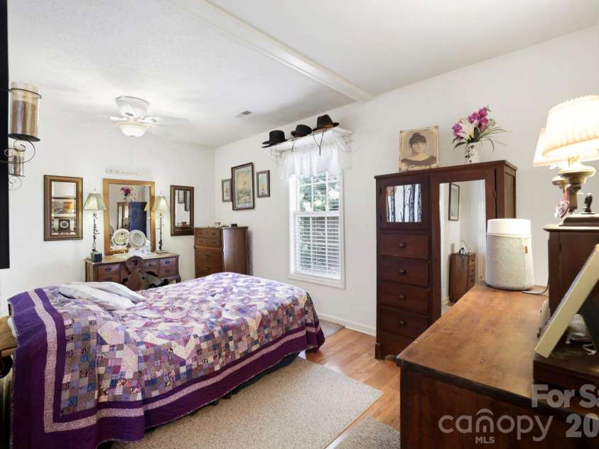 658 Enka Lake Road, Candler, NC 28715.  MLS# CAR4395073, YatesRealty ID 31676. 