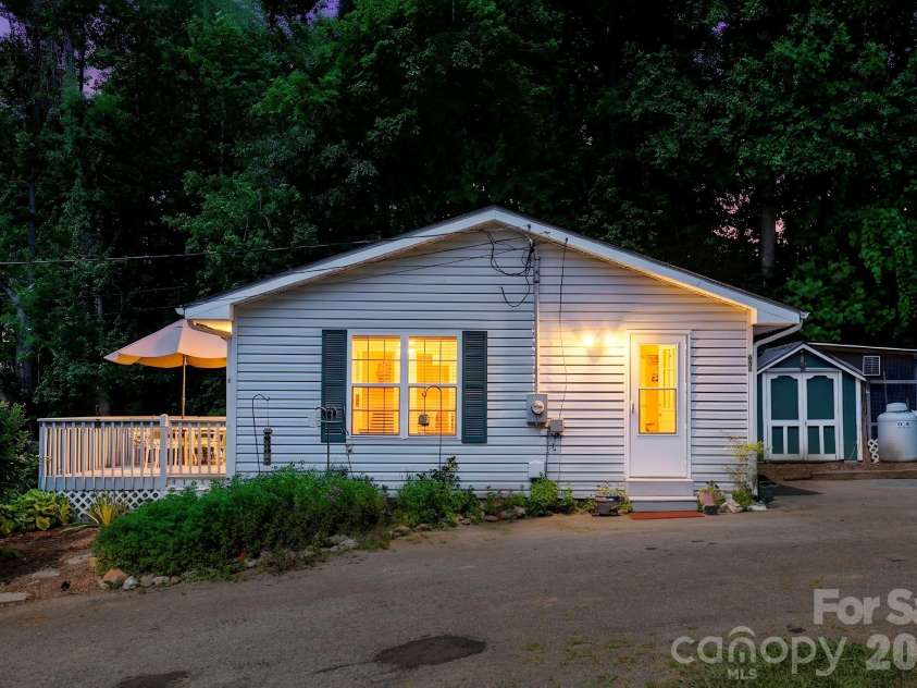 658 Enka Lake Road, Candler, NC 28715.  MLS# CAR4395073, YatesRealty ID 31676. 