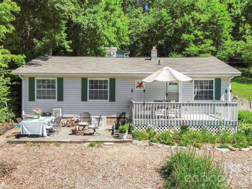 658 Enka Lake Road, Candler, NC 28715.  MLS# CAR4395073, YatesRealty ID 31676. 