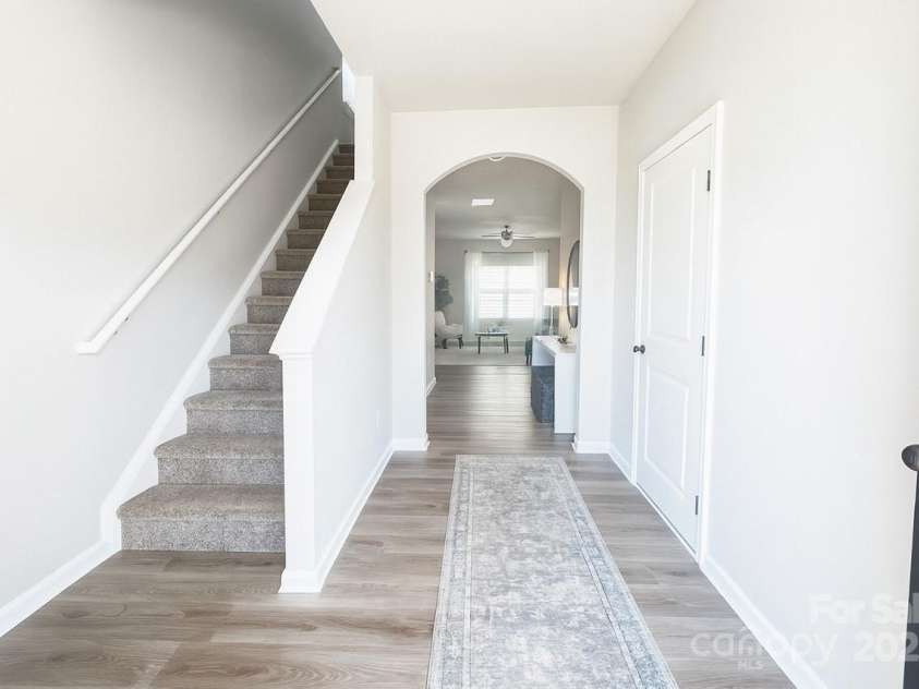 4040 Stoneygreen Lane, Charlotte, NC 28215.  MLS# CAR4284875, YatesRealty ID 31677. 