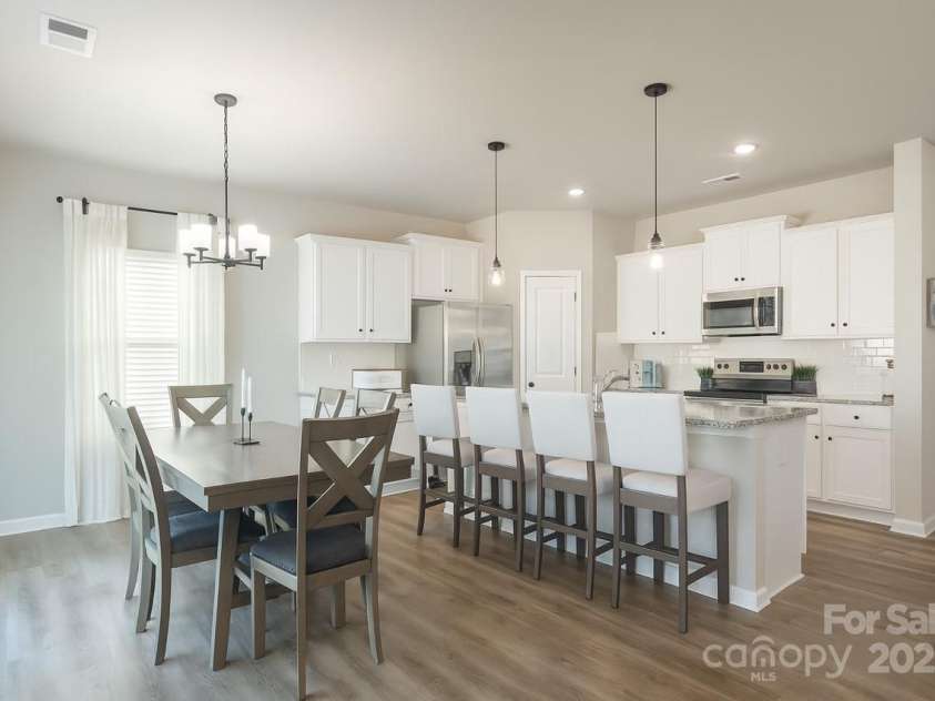4040 Stoneygreen Lane, Charlotte, NC 28215.  MLS# CAR4284875, YatesRealty ID 31677. 