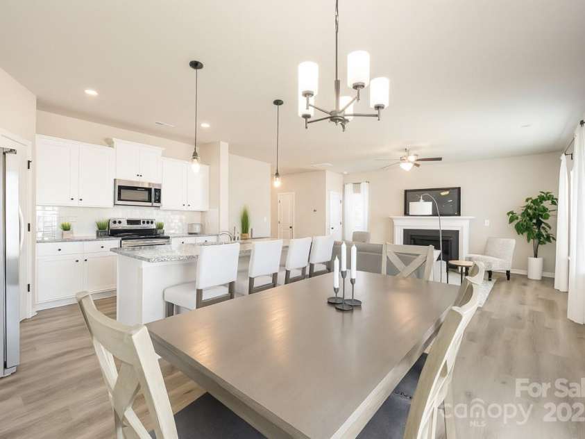 4040 Stoneygreen Lane, Charlotte, NC 28215.  MLS# CAR4284875, YatesRealty ID 31677. 