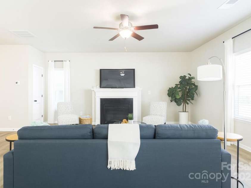 4040 Stoneygreen Lane, Charlotte, NC 28215.  MLS# CAR4284875, YatesRealty ID 31677. 