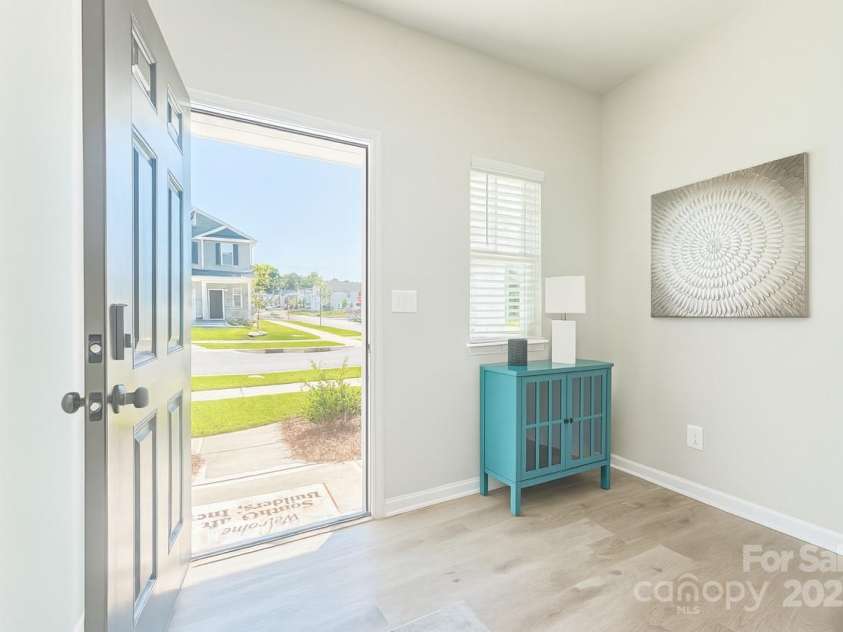 4040 Stoneygreen Lane, Charlotte, NC 28215.  MLS# CAR4284875, YatesRealty ID 31677. 