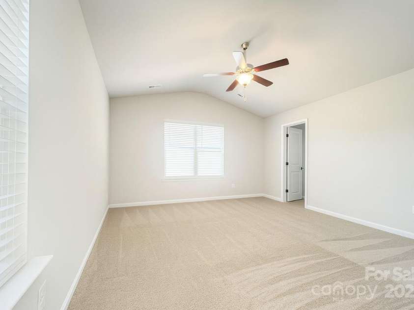 4040 Stoneygreen Lane, Charlotte, NC 28215.  MLS# CAR4284875, YatesRealty ID 31677. 