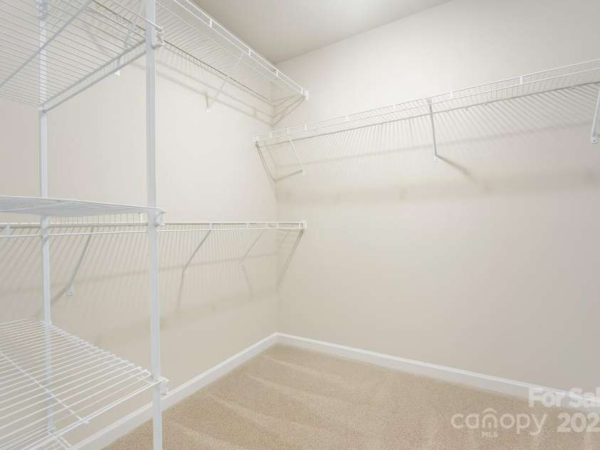4040 Stoneygreen Lane, Charlotte, NC 28215.  MLS# CAR4284875, YatesRealty ID 31677. 