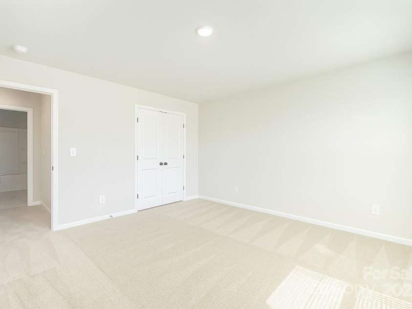 4040 Stoneygreen Lane, Charlotte, NC 28215.  MLS# CAR4284875, YatesRealty ID 31677. 