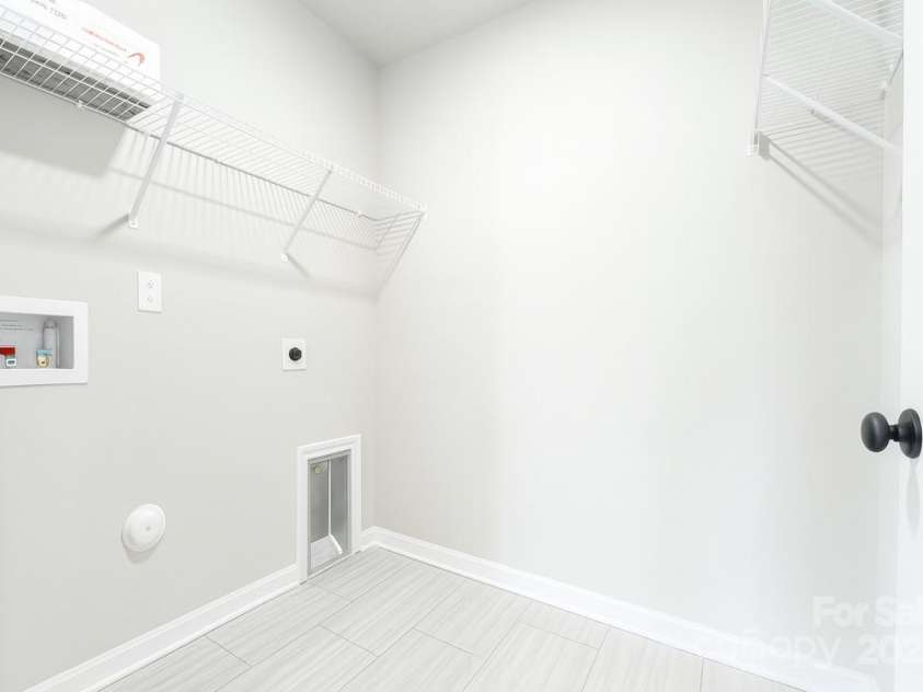 4040 Stoneygreen Lane, Charlotte, NC 28215.  MLS# CAR4284875, YatesRealty ID 31677. 