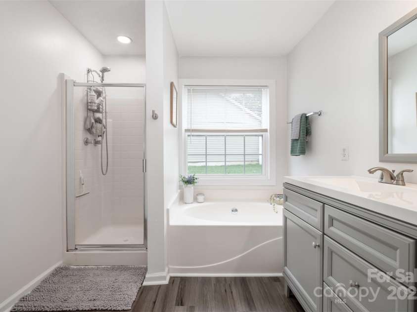 565 Viking Place, Concord, NC 28025.  MLS# CAR4288572, YatesRealty ID 31678. Walk in Shower and a Soaking Tub :)