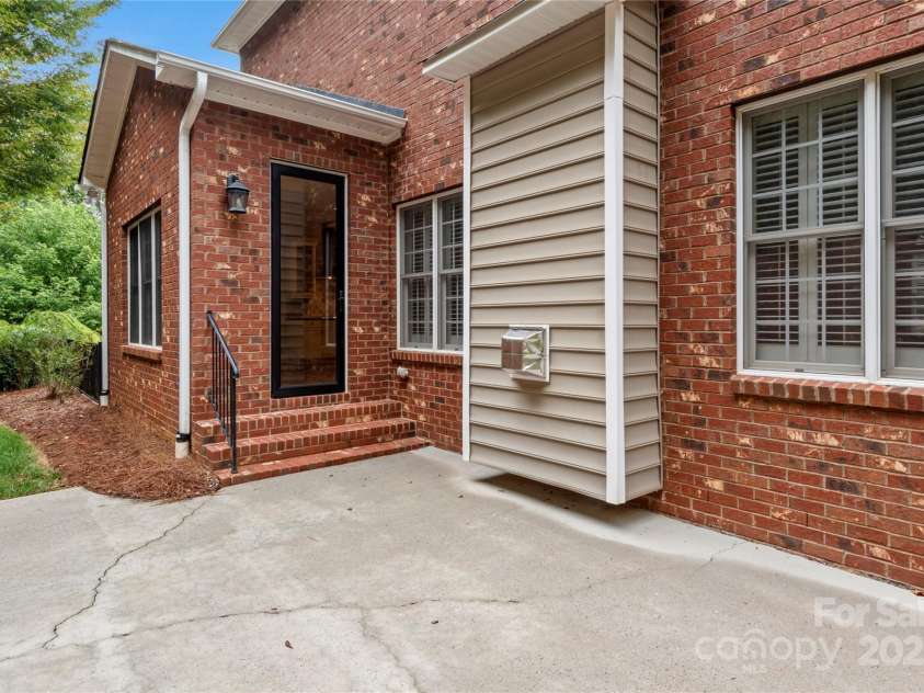 4100 Birch Creek Trail, Winston Salem, NC 27106.  MLS# CAR4290463, YatesRealty ID 31679. 