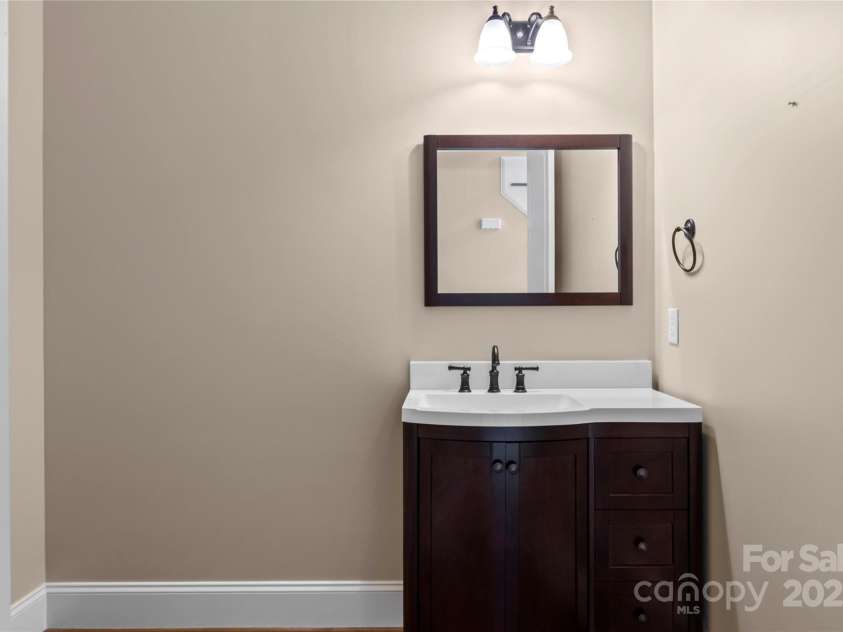 4100 Birch Creek Trail, Winston Salem, NC 27106.  MLS# CAR4290463, YatesRealty ID 31679. Half Bath on Main