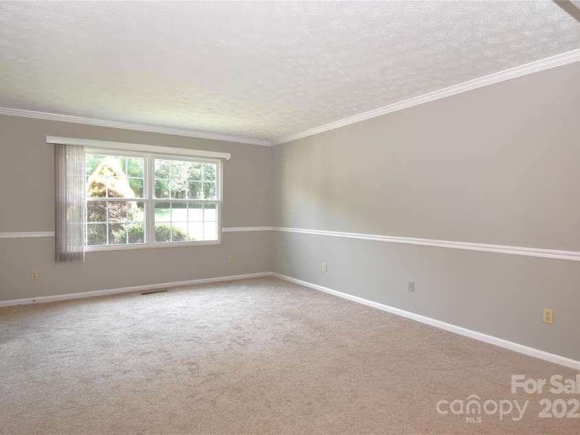 35 Capri Lane, Hendersonville, NC 28791.  MLS# CAR4273760, YatesRealty ID 3168. 