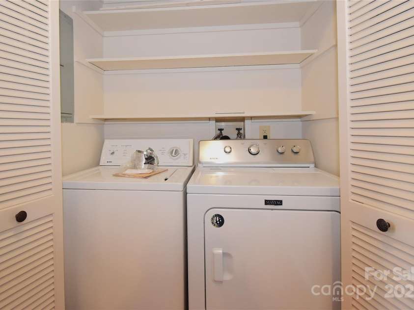 35 Capri Lane, Hendersonville, NC 28791.  MLS# CAR4273760, YatesRealty ID 3168. 