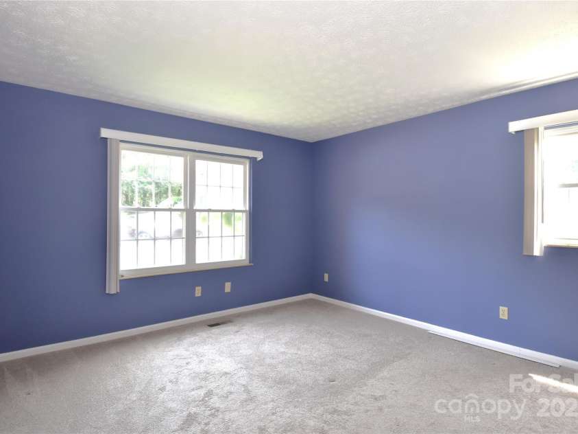 35 Capri Lane, Hendersonville, NC 28791.  MLS# CAR4273760, YatesRealty ID 3168. 