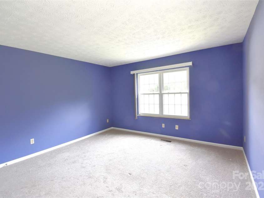 35 Capri Lane, Hendersonville, NC 28791.  MLS# CAR4273760, YatesRealty ID 3168. 