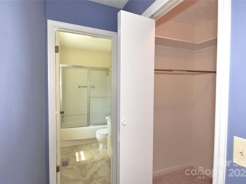 35 Capri Lane, Hendersonville, NC 28791.  MLS# CAR4273760, YatesRealty ID 3168. 