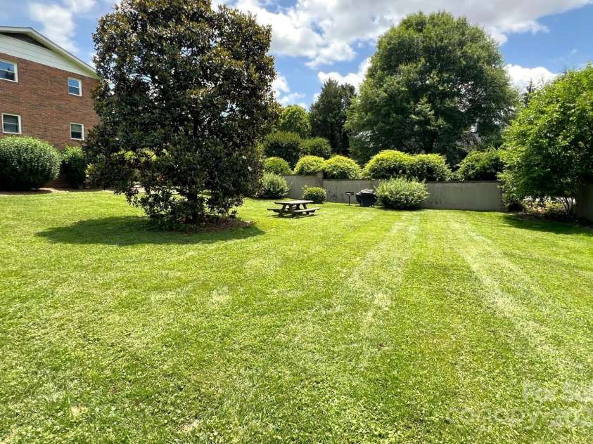 35 Capri Lane, Hendersonville, NC 28791.  MLS# CAR4273760, YatesRealty ID 3168. 