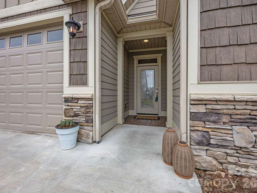 43 Burlington Lane, Fletcher, NC 28732.  MLS# CAR4342774, YatesRealty ID 3168. 