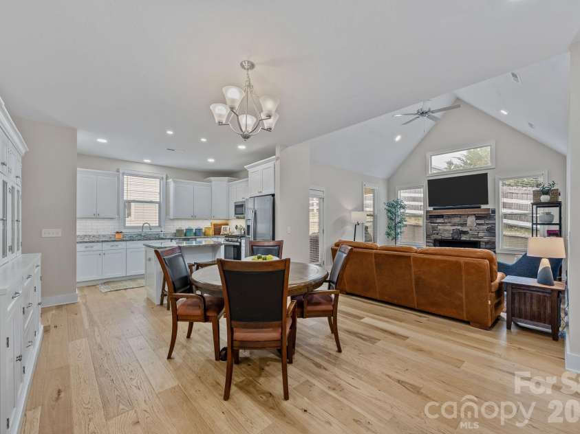 43 Burlington Lane, Fletcher, NC 28732.  MLS# CAR4342774, YatesRealty ID 3168. 
