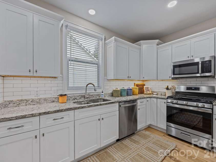 43 Burlington Lane, Fletcher, NC 28732.  MLS# CAR4342774, YatesRealty ID 3168. 
