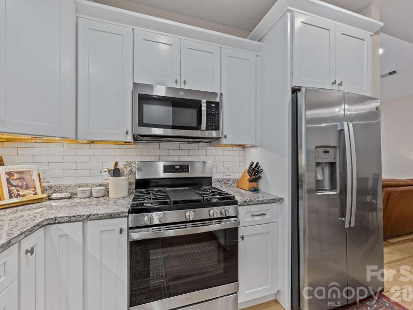 43 Burlington Lane, Fletcher, NC 28732.  MLS# CAR4342774, YatesRealty ID 3168. 
