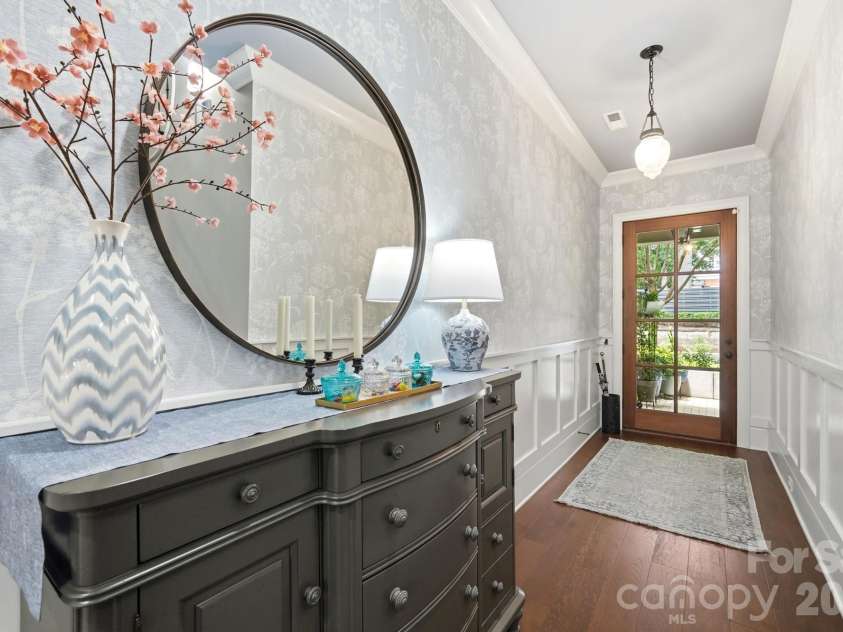 2430 Vail Avenue, Charlotte, NC 28207.  MLS# CAR4394660, YatesRealty ID 31680. 
