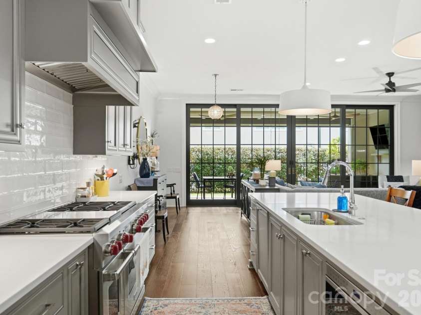 2430 Vail Avenue, Charlotte, NC 28207.  MLS# CAR4394660, YatesRealty ID 31680. 