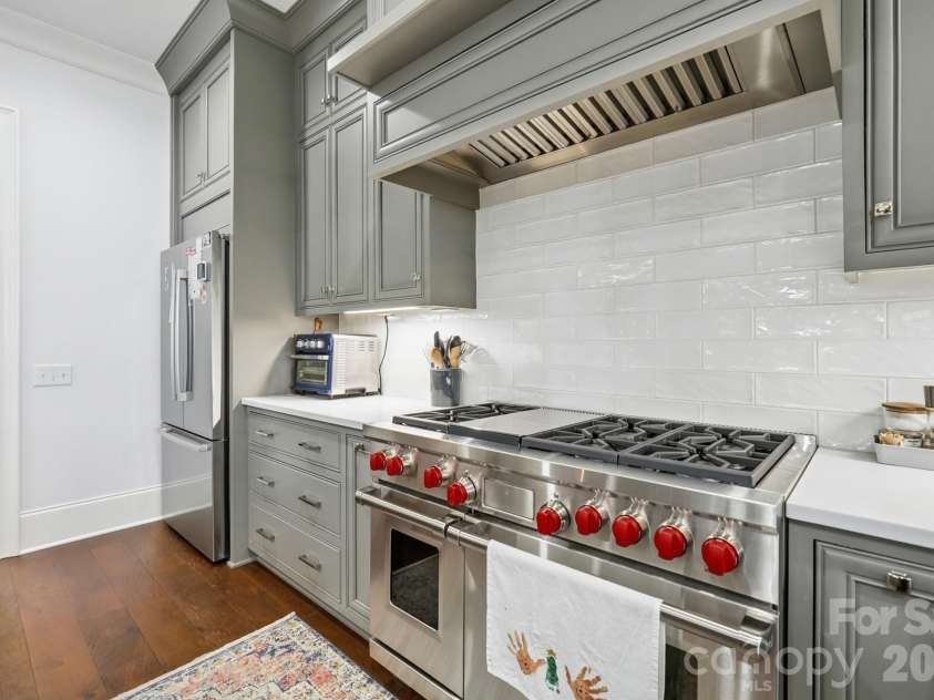 2430 Vail Avenue, Charlotte, NC 28207.  MLS# CAR4394660, YatesRealty ID 31680. 