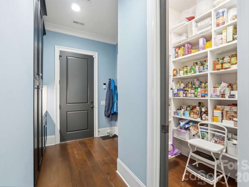 2430 Vail Avenue, Charlotte, NC 28207.  MLS# CAR4394660, YatesRealty ID 31680. 