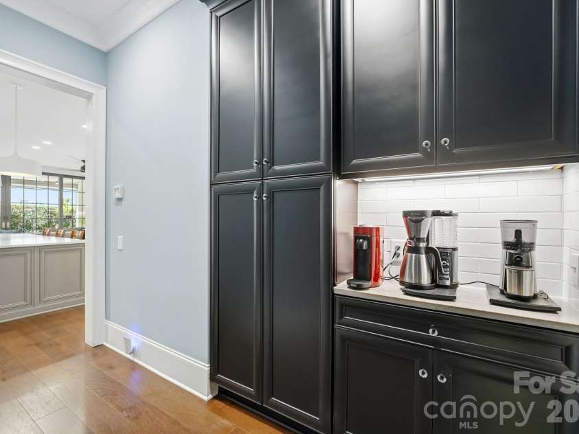 2430 Vail Avenue, Charlotte, NC 28207.  MLS# CAR4394660, YatesRealty ID 31680. 