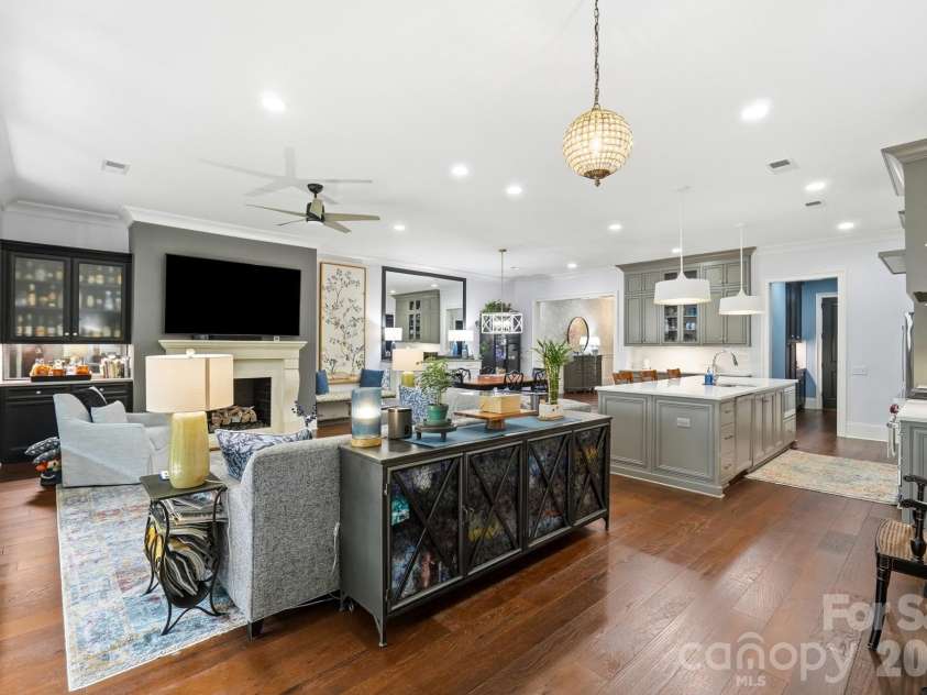 2430 Vail Avenue, Charlotte, NC 28207.  MLS# CAR4394660, YatesRealty ID 31680. 