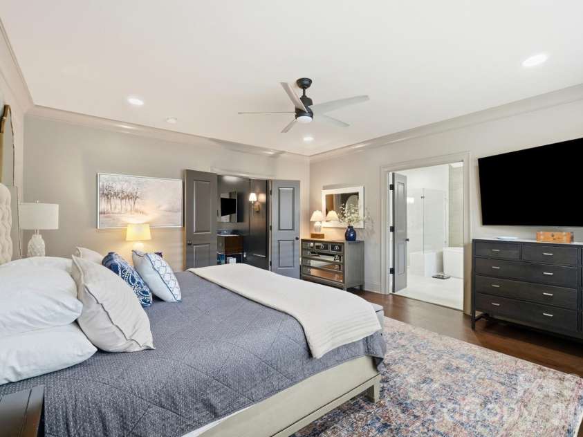 2430 Vail Avenue, Charlotte, NC 28207.  MLS# CAR4394660, YatesRealty ID 31680. 