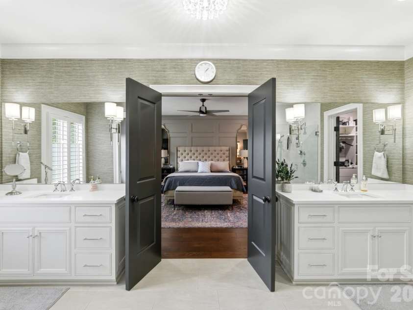 2430 Vail Avenue, Charlotte, NC 28207.  MLS# CAR4394660, YatesRealty ID 31680. 