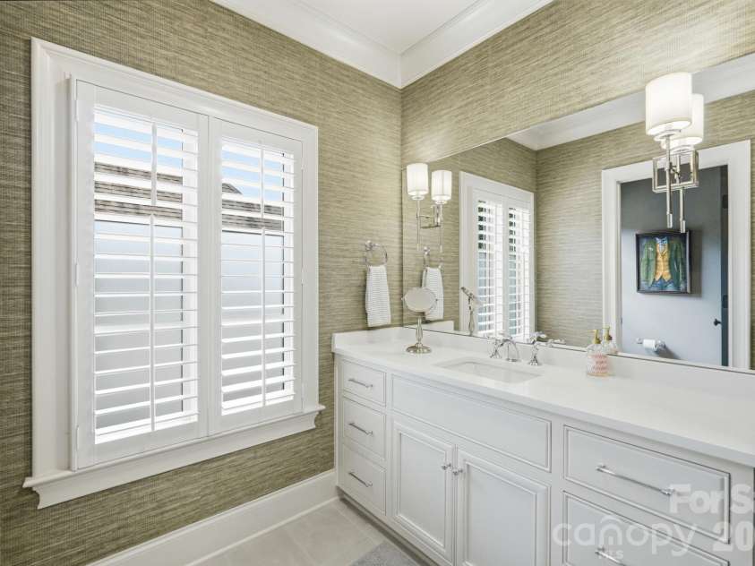 2430 Vail Avenue, Charlotte, NC 28207.  MLS# CAR4394660, YatesRealty ID 31680. 