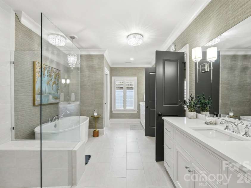 2430 Vail Avenue, Charlotte, NC 28207.  MLS# CAR4394660, YatesRealty ID 31680. 