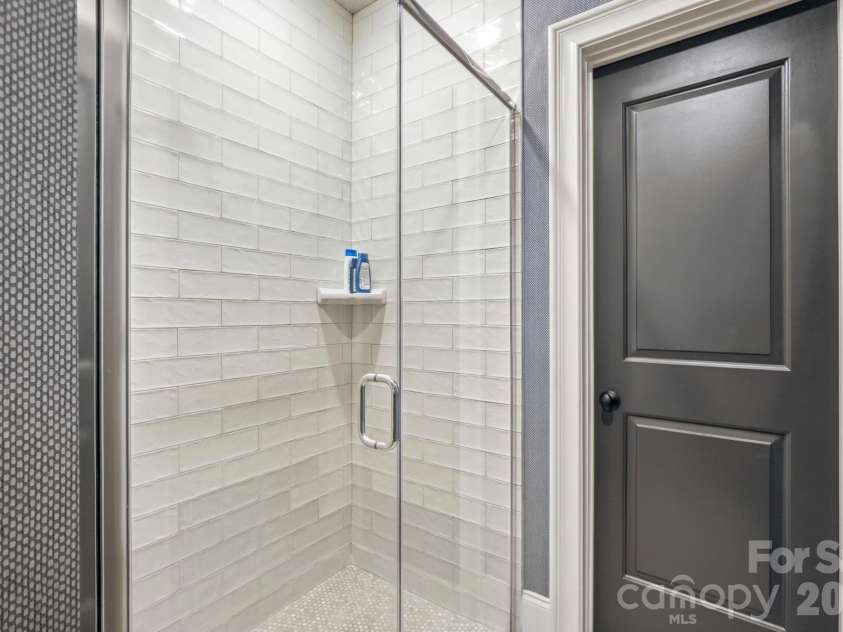 2430 Vail Avenue, Charlotte, NC 28207.  MLS# CAR4394660, YatesRealty ID 31680. 