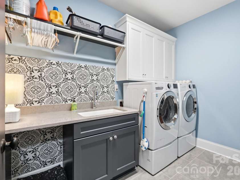 2430 Vail Avenue, Charlotte, NC 28207.  MLS# CAR4394660, YatesRealty ID 31680. 