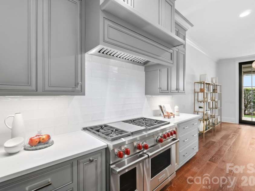 2430 Vail Avenue, Charlotte, NC 28207.  MLS# CAR4394660, YatesRealty ID 31680. 