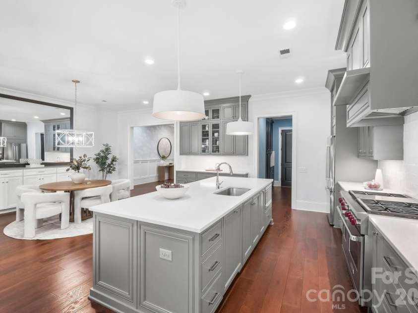 2430 Vail Avenue, Charlotte, NC 28207.  MLS# CAR4394660, YatesRealty ID 31680. 