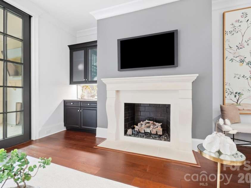 2430 Vail Avenue, Charlotte, NC 28207.  MLS# CAR4394660, YatesRealty ID 31680. 