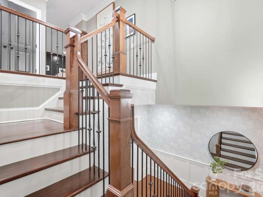 2430 Vail Avenue, Charlotte, NC 28207.  MLS# CAR4394660, YatesRealty ID 31680. 