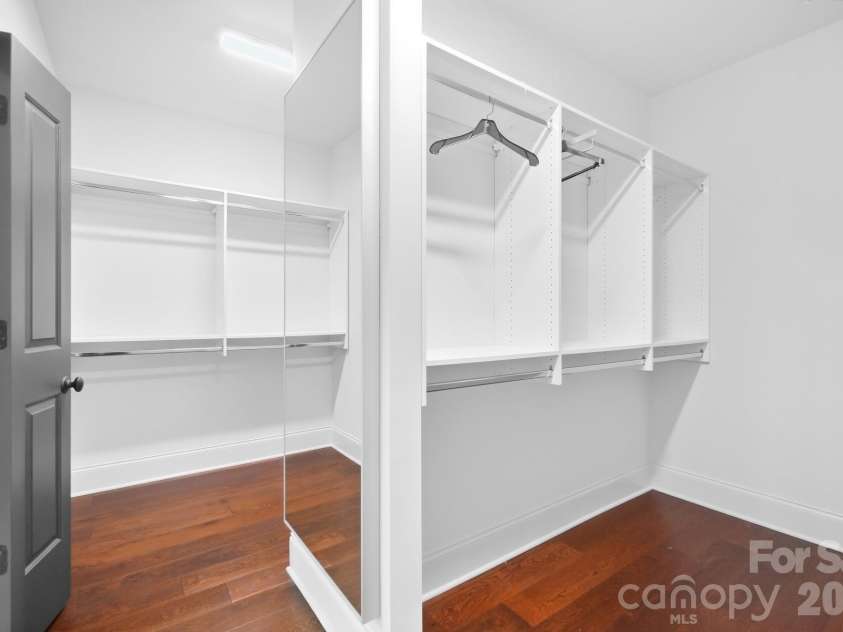 2430 Vail Avenue, Charlotte, NC 28207.  MLS# CAR4394660, YatesRealty ID 31680. 