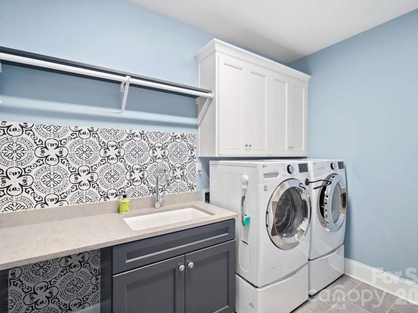 2430 Vail Avenue, Charlotte, NC 28207.  MLS# CAR4394660, YatesRealty ID 31680. 
