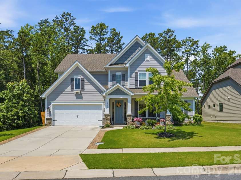 15611 Walnut Hill Drive, Charlotte, NC 28278.  MLS# CAR4393202, YatesRealty ID 31681. 