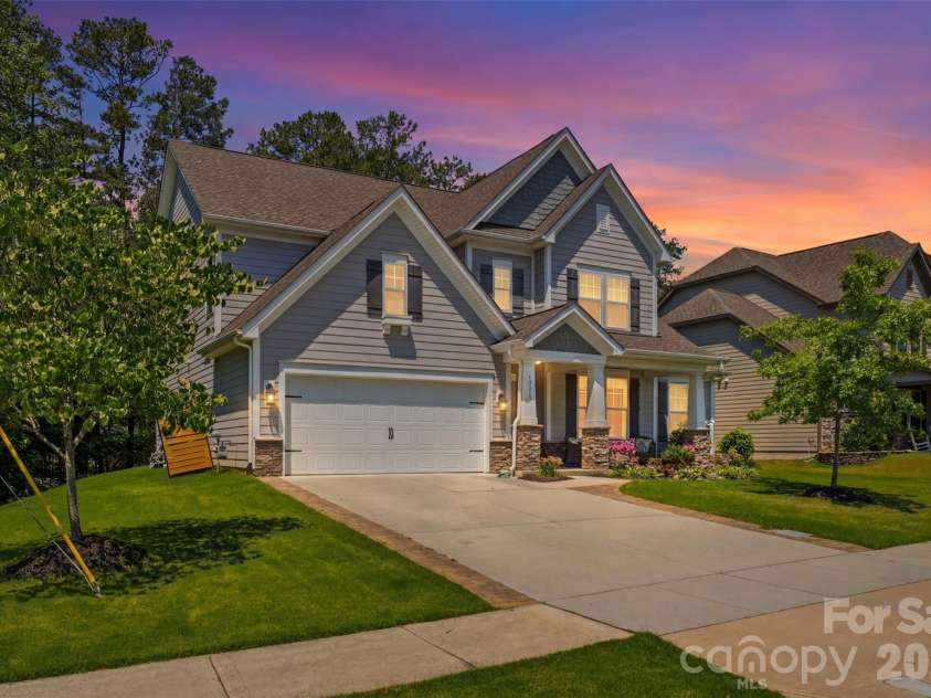 15611 Walnut Hill Drive, Charlotte, NC 28278.  MLS# CAR4393202, YatesRealty ID 31681. 