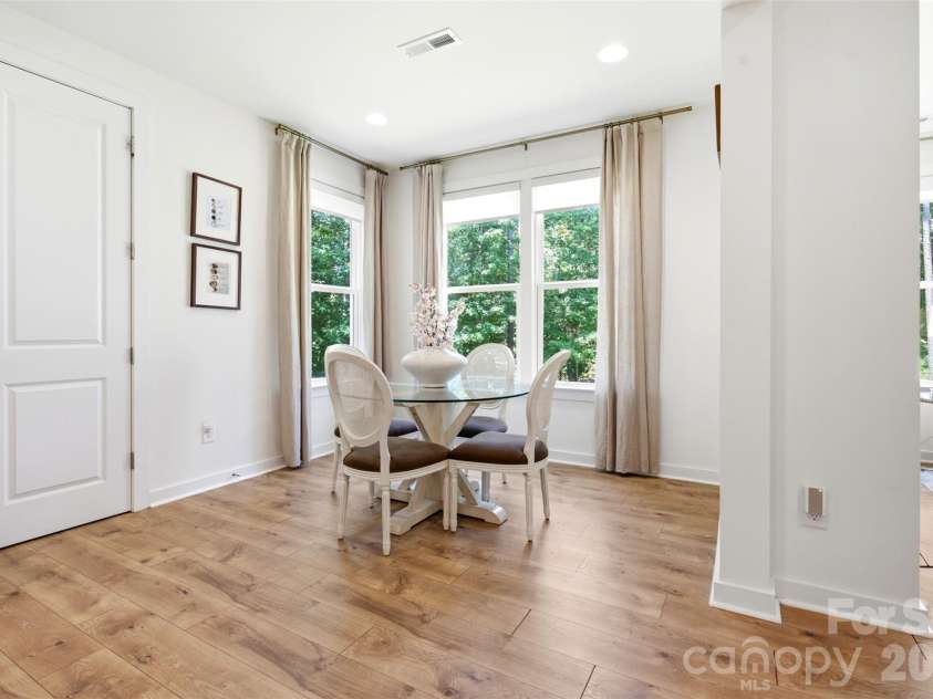 15611 Walnut Hill Drive, Charlotte, NC 28278.  MLS# CAR4393202, YatesRealty ID 31681. 